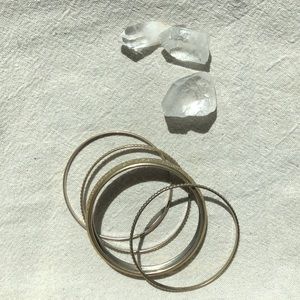 🍋 3/$25 🍃 Vintage gold bangle set 🍃